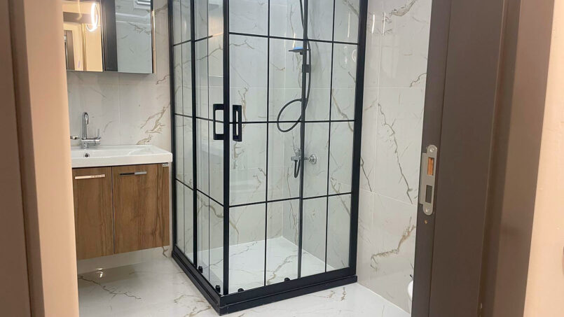 Mürsel Uluç dairesi banyo lavabo ve duş